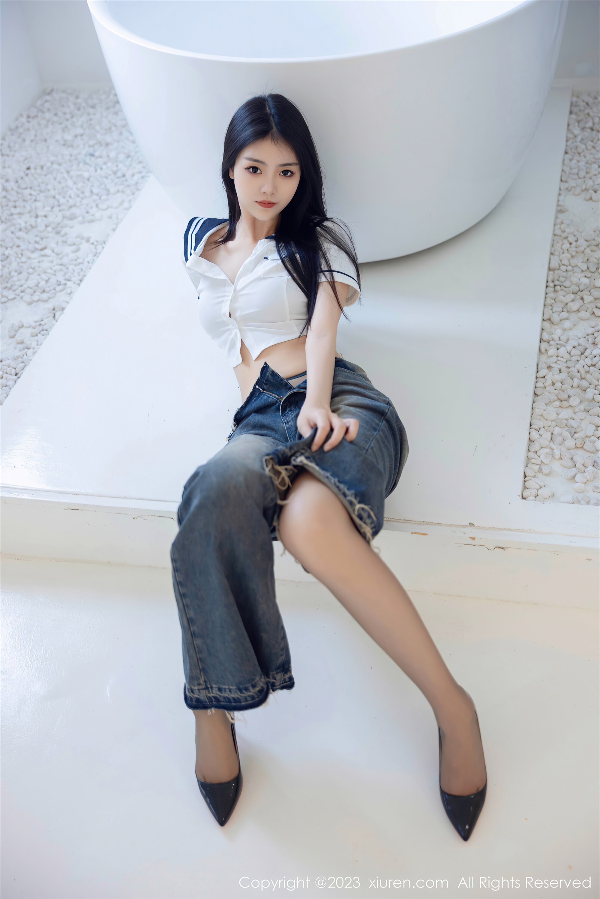 XiuRen秀人网  2023.07.05 NO.7027 可樂Vicky 牛仔裤